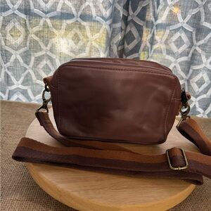 Thirty One Boutique Crossbody w/matching Where to Wallet